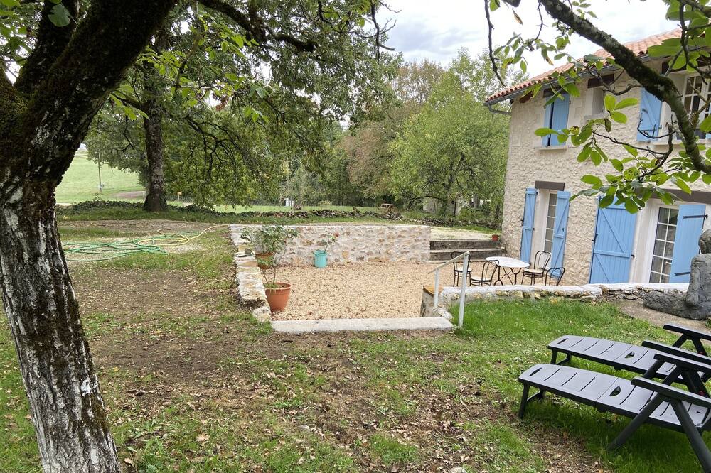 Photo of Outdoor in Sainte-Croix-de-Mareuil