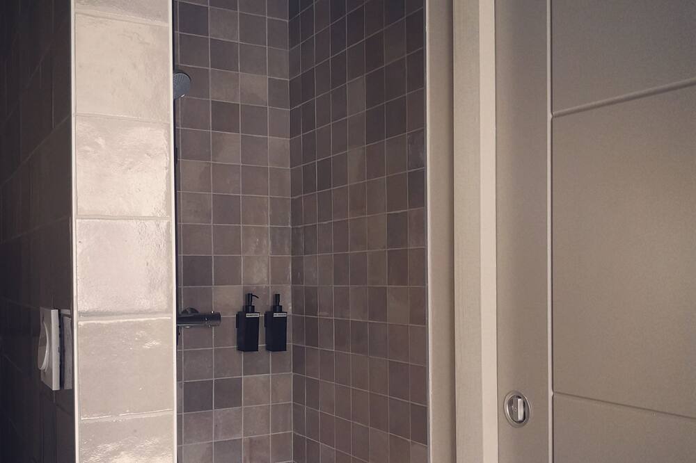 Photo of Bathroom in Saint-Sulpice-et-Cameyrac