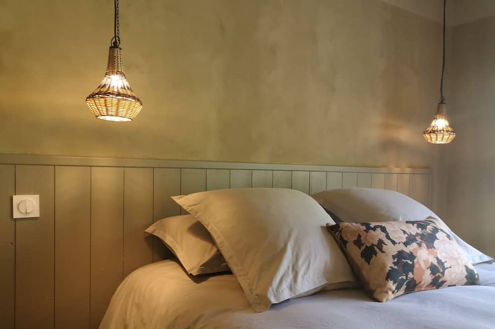 Photo of Bedroom in Saint-Sulpice-et-Cameyrac