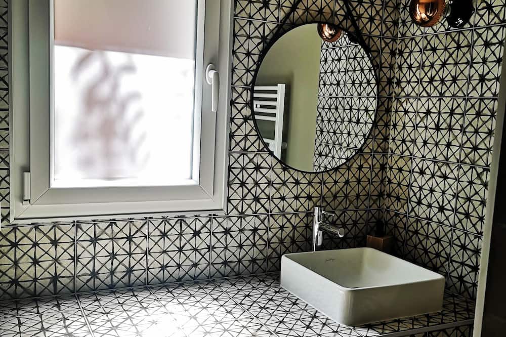 Photo of Bathroom in Saint-Sulpice-et-Cameyrac