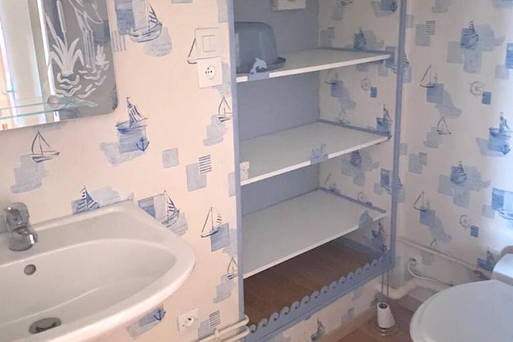 Photo of Bathroom in Mouterre-Silly