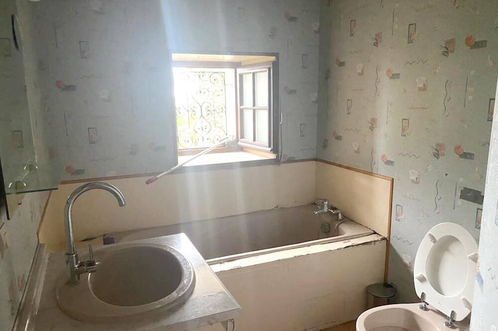 Photo of Bathroom in Mouterre-Silly