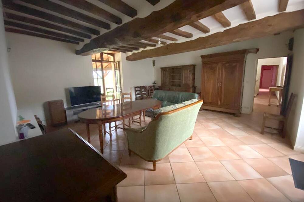 Photo of Livingroom in Mouterre-Silly