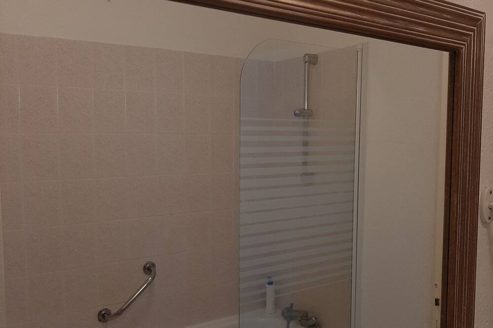 Photo of Bathroom in Gujan-Mestras