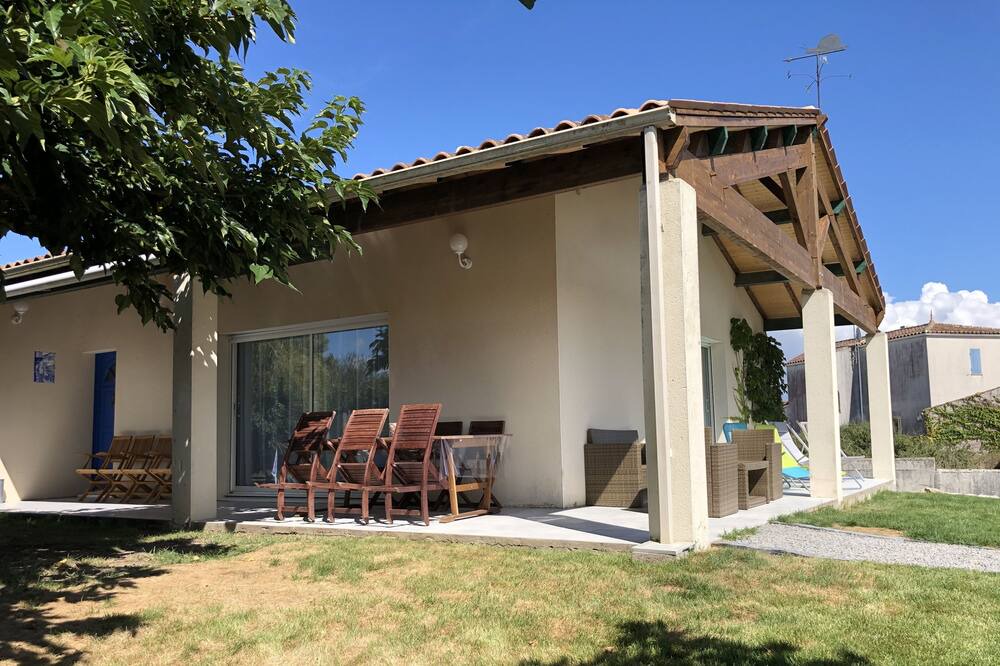 Photo of Patio Balcony in Le Chateau-d'Oleron