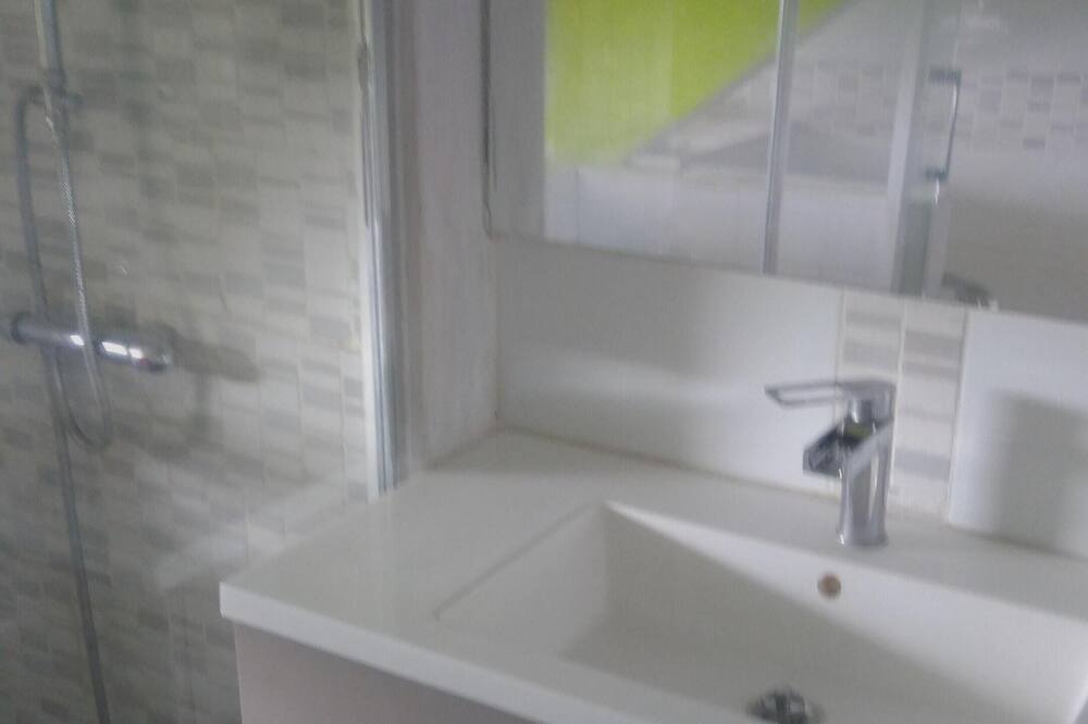 Photo of Bathroom in Gan