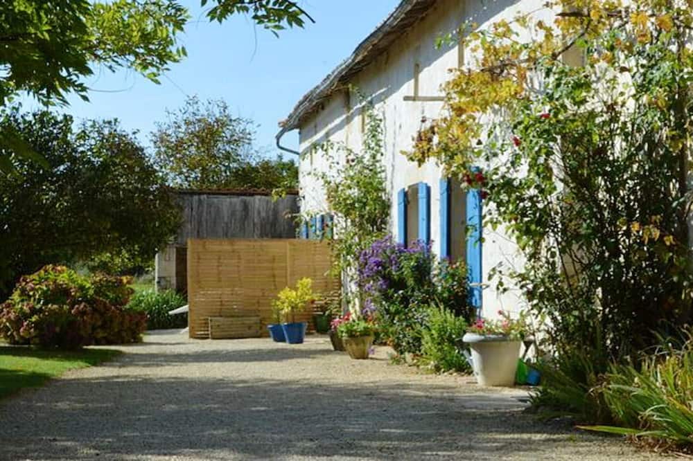 Photo of Outdoor in Saint-Vincent-la-Chatre