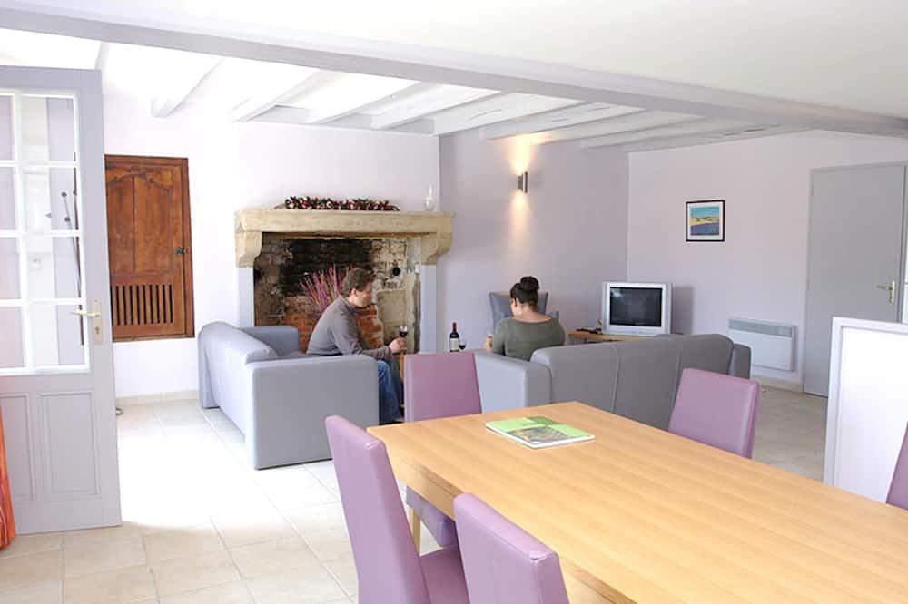Photo of Livingroom in Saint-Vincent-la-Chatre