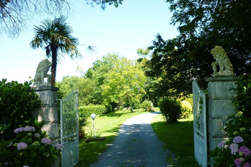 Photo of Others in Haut-de-Bosdarros
