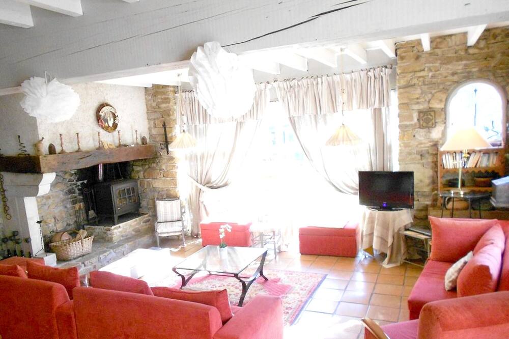 Photo of Livingroom in Haut-de-Bosdarros