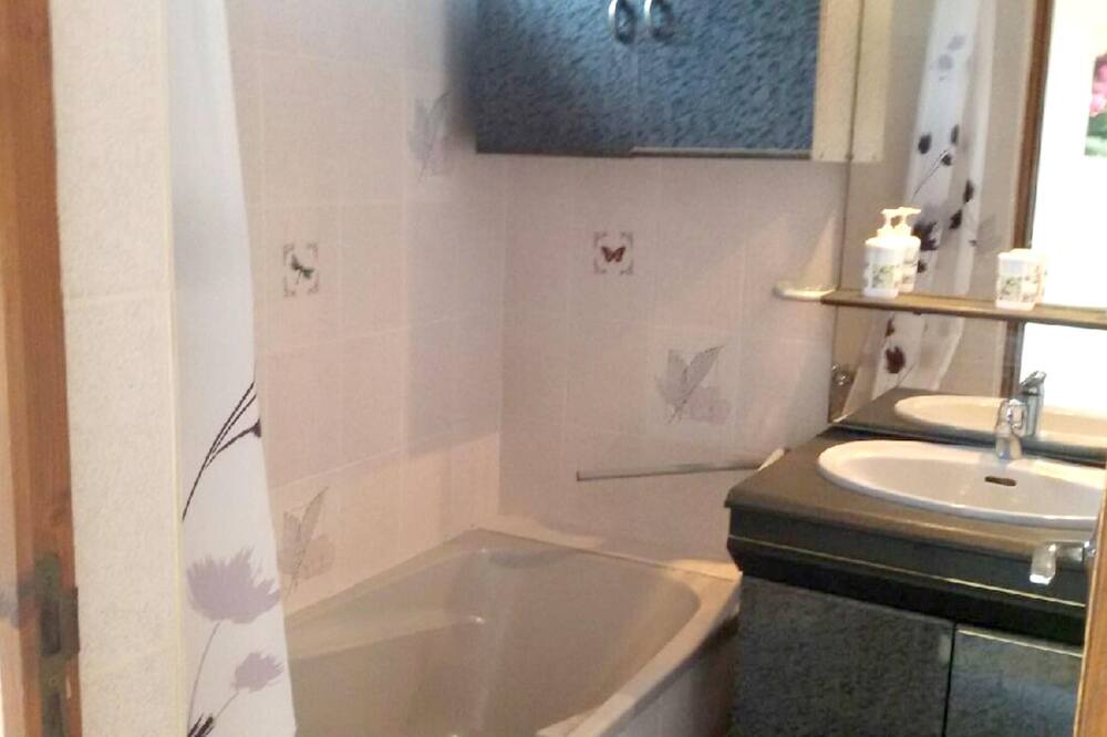 Photo of Bathroom in Escource