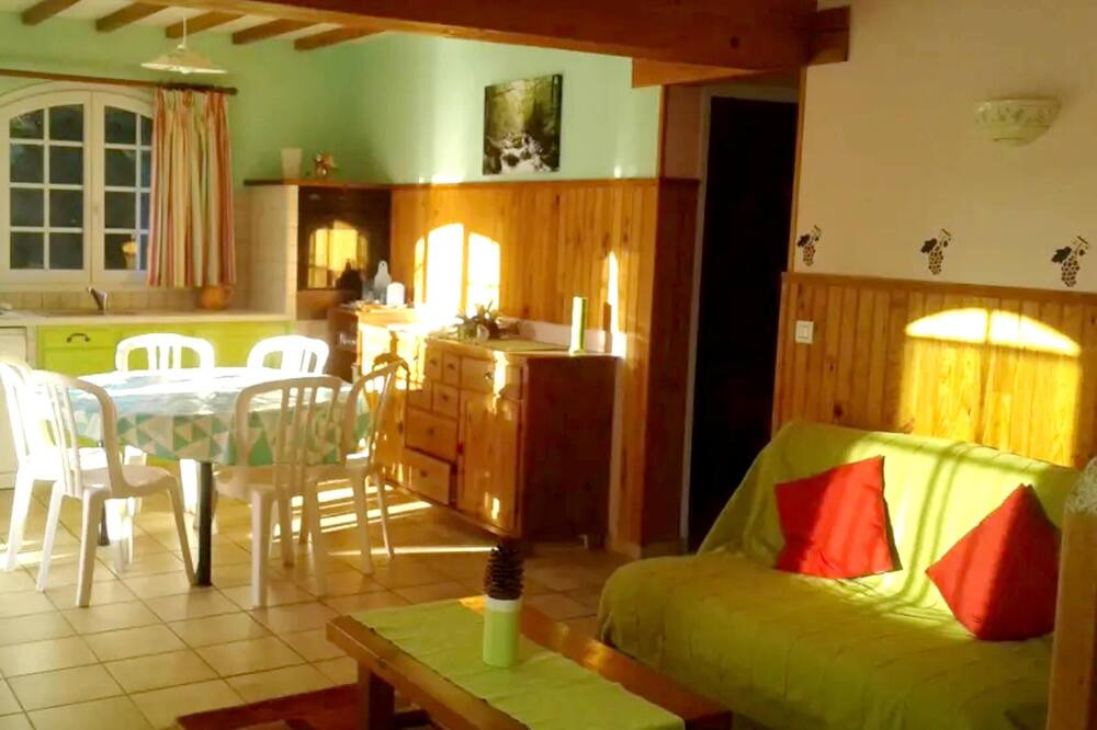Photo of Livingroom in Begadan