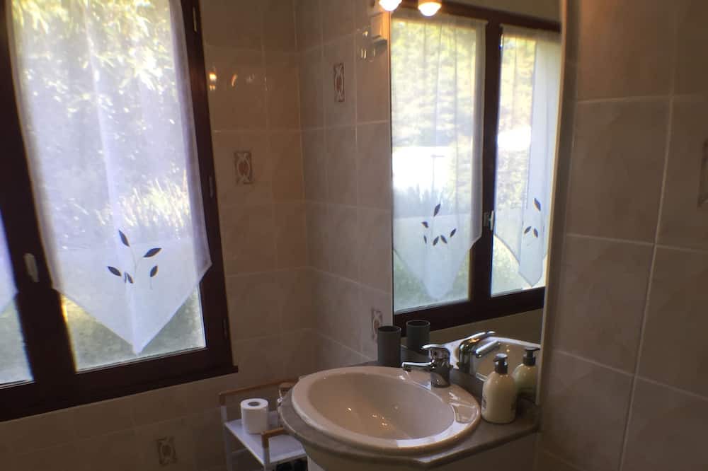 Photo of Bathroom in Saint-Sulpice-de-Cognac