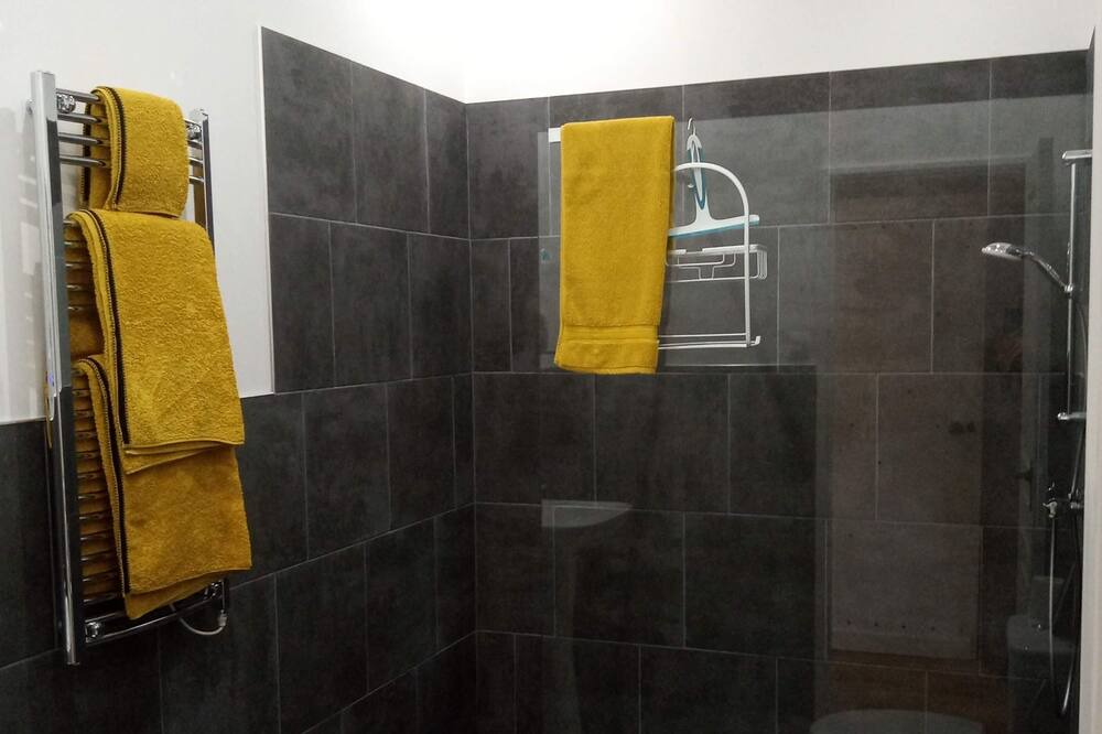 Photo of Bathroom in Saint-Romain