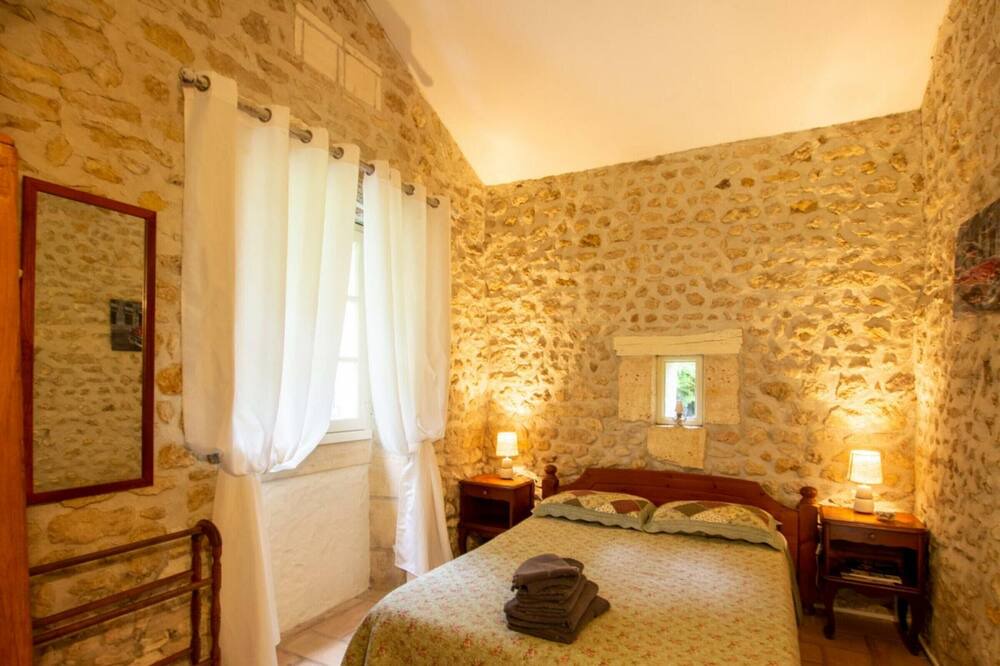 Photo of Bedroom in Eyvirat