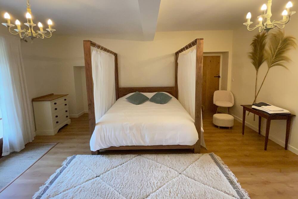 Photo of Bedroom in Les Leves-et-Thoumeyragues