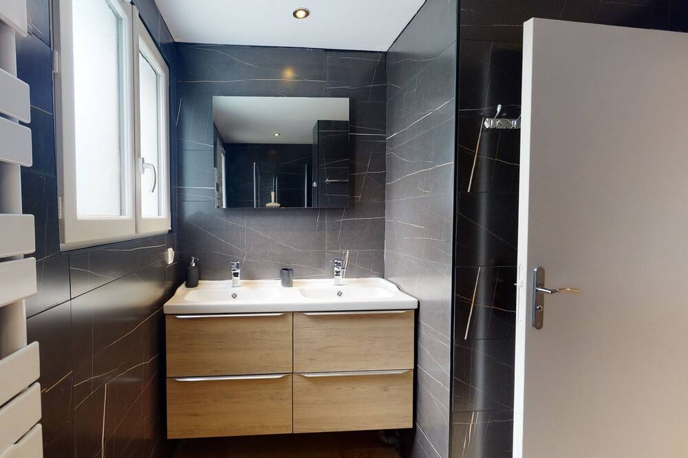 Photo of Bathroom in Jurancon