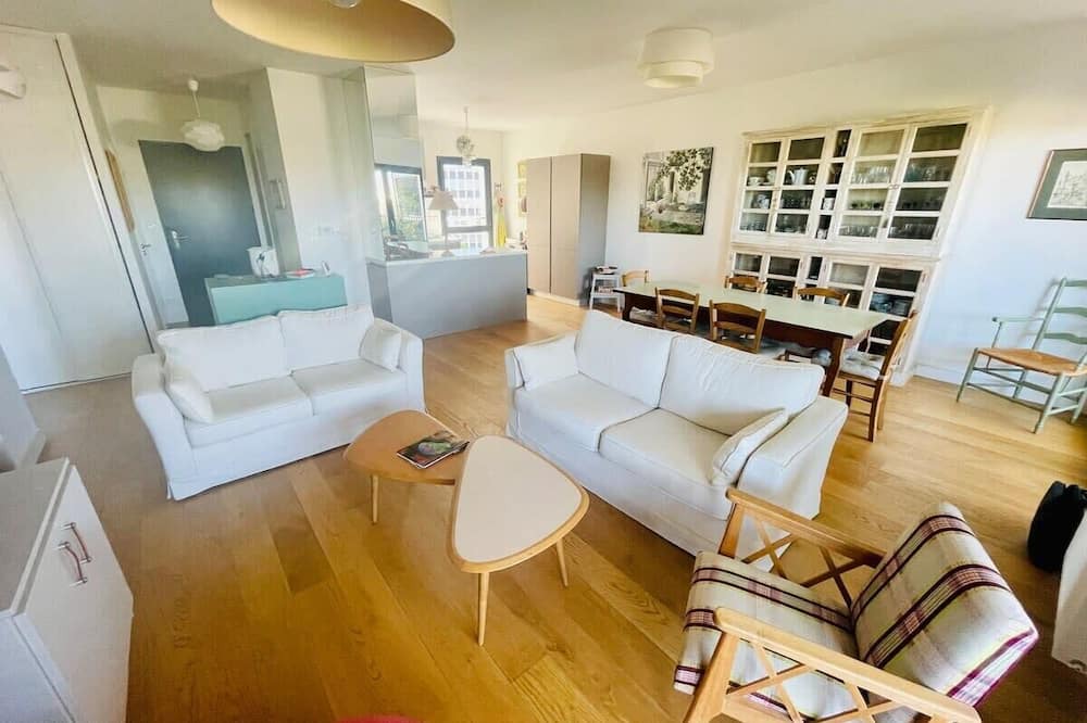 Photo of Livingroom in Bassins a Flot