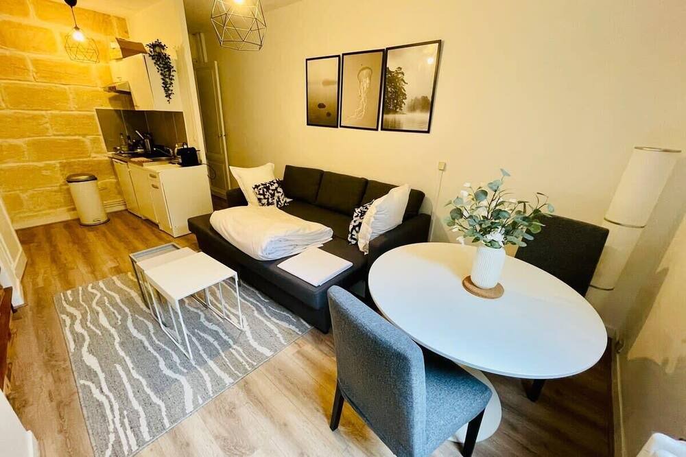 Photo of Livingroom in Hotel de Ville - Quinconces