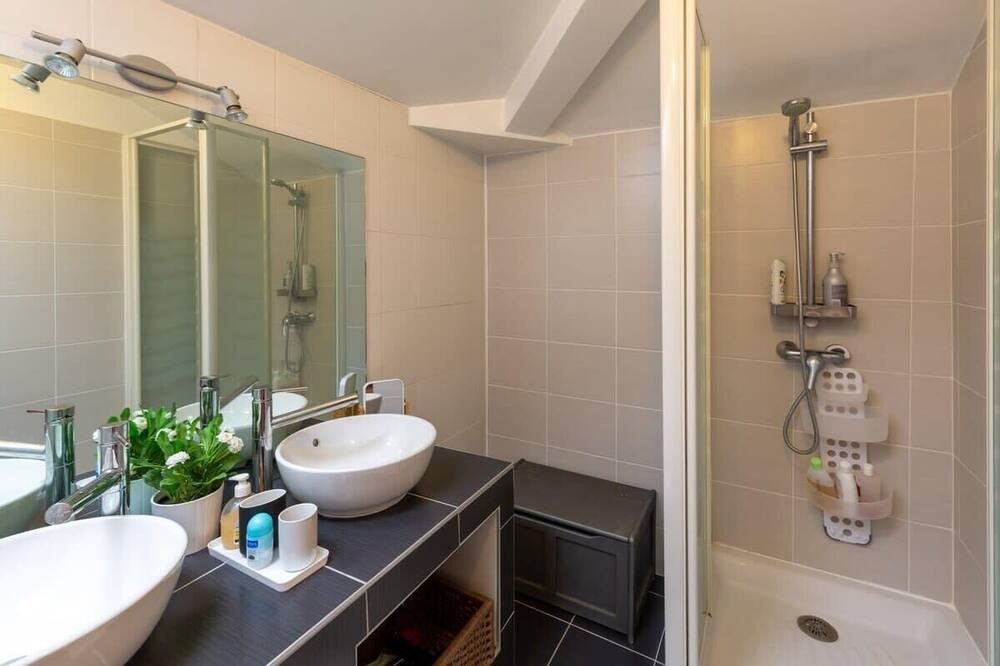 Photo of Bathroom in Bordeaux Golden Triangle