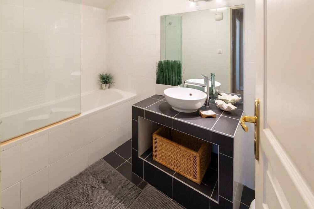 Photo of Bathroom in Bordeaux Golden Triangle