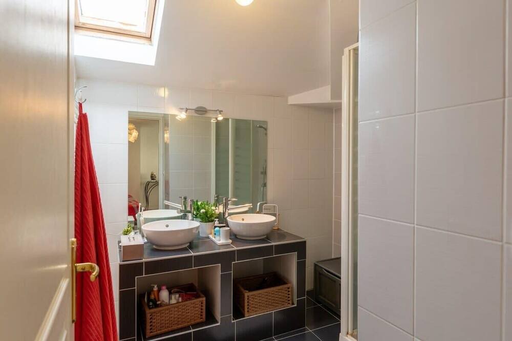Photo of Bathroom in Bordeaux Golden Triangle
