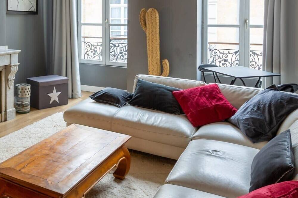 Photo of Livingroom in Bordeaux Golden Triangle