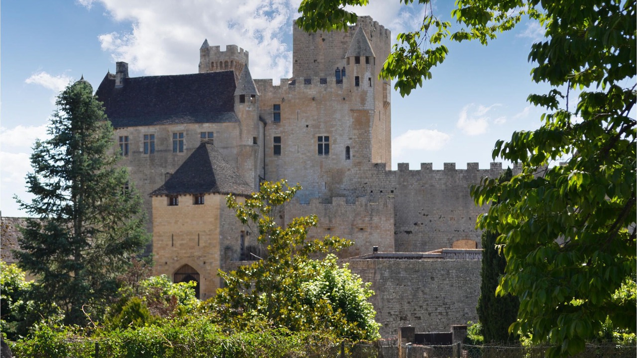 Photo of Buildings in Campsegret