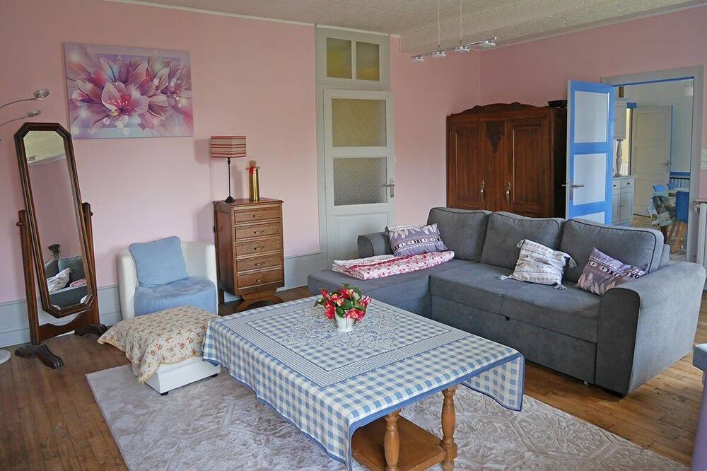 Photo of Livingroom in Saint-Martial-de-Valette