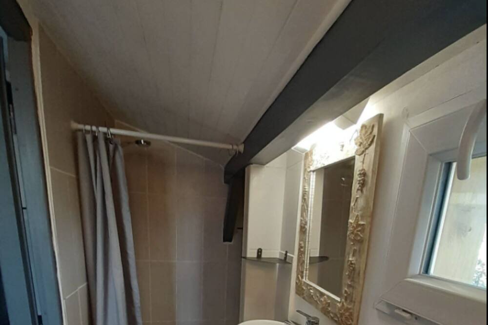Photo of Bathroom in Andernos-les-Bains