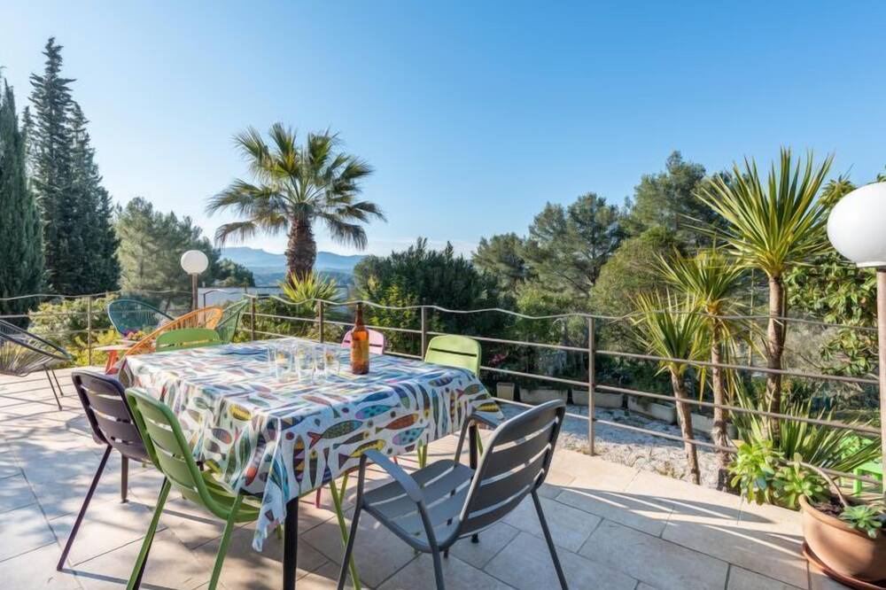 Photo of Patio Balcony in La Bouilladisse