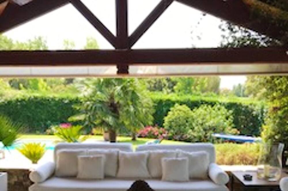 Photo of Livingroom in Arbonne
