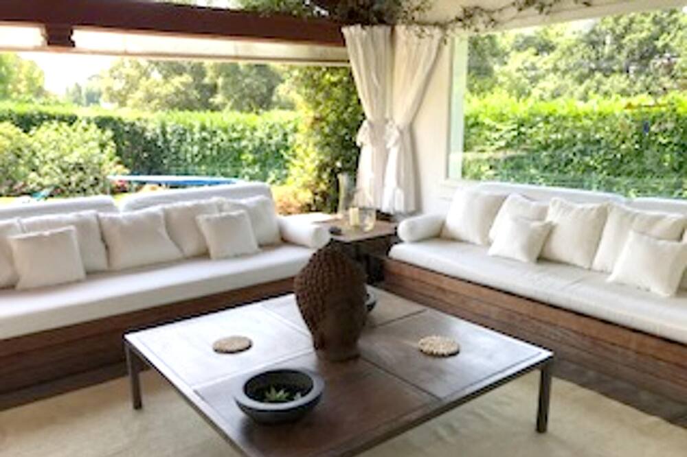 Photo of Livingroom in Arbonne