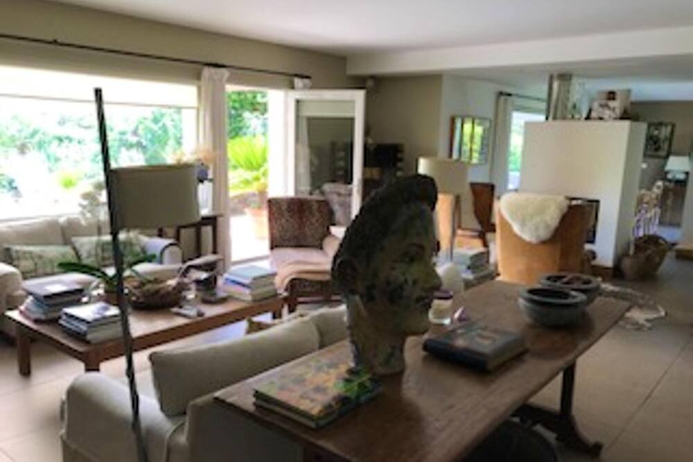 Photo of Livingroom in Arbonne