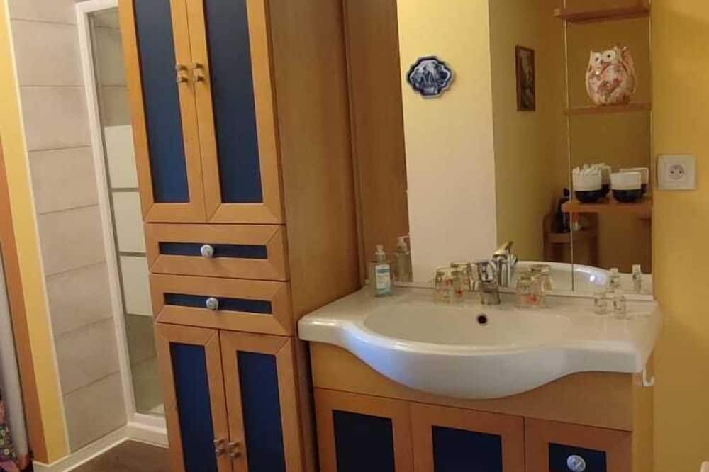 Photo of Bathroom in Yvrac-et-Malleyrand