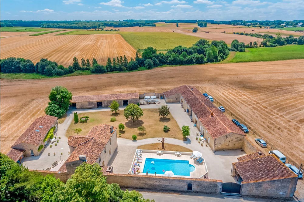 Photo of Outdoor in Saint-Hilaire-de-Villefranche