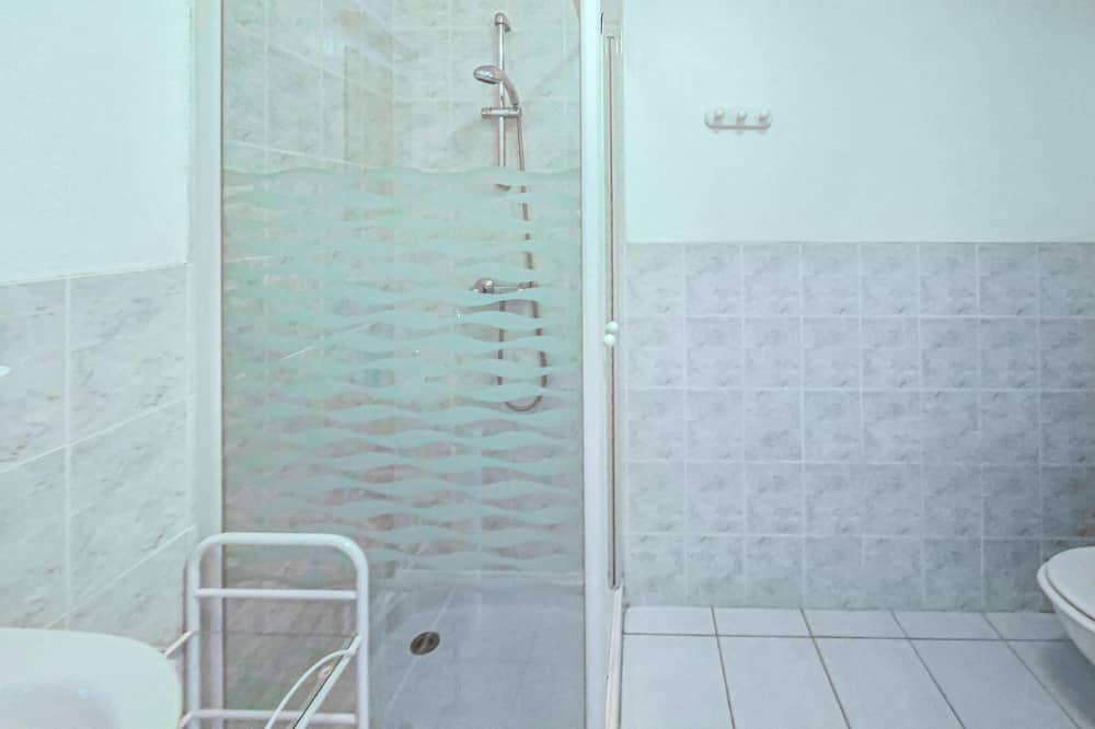 Photo of Bathroom in Saint-Hilaire-de-Villefranche