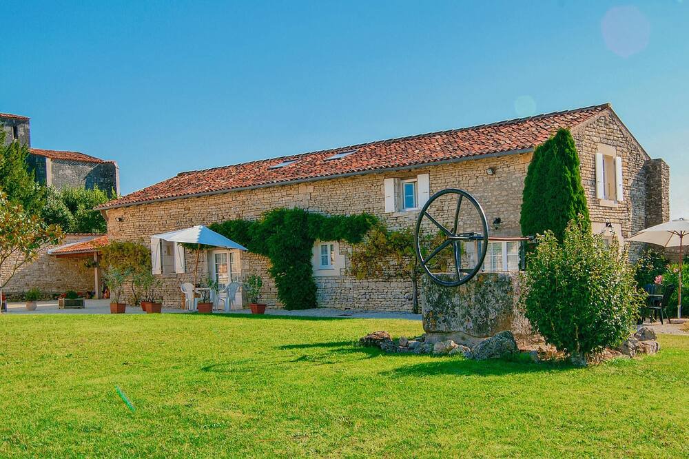 Photo of Others in Saint-Hilaire-de-Villefranche