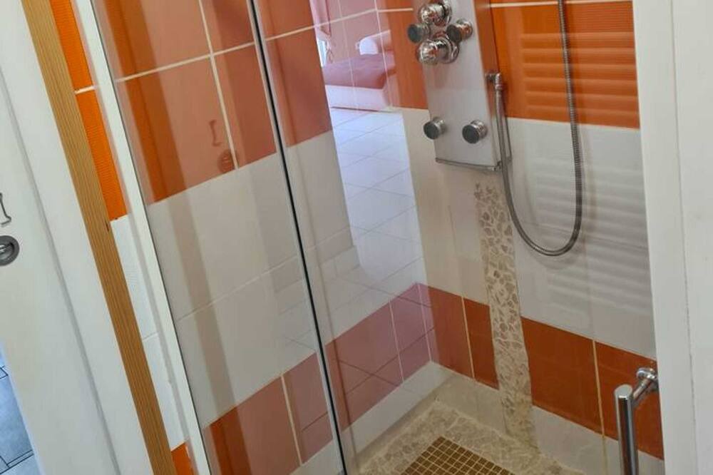 Photo of Bathroom in Labouheyre