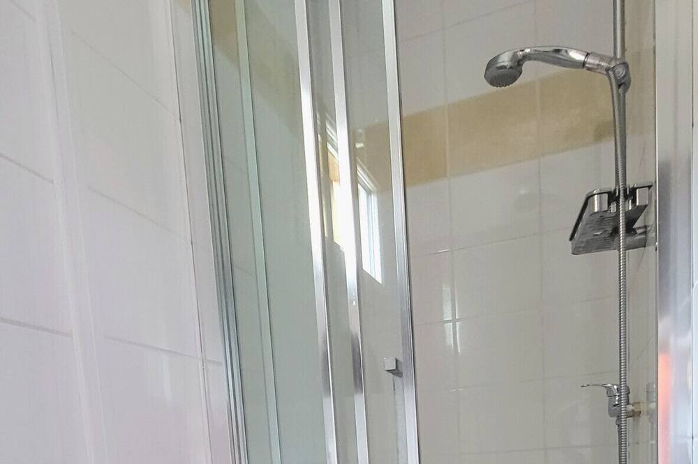 Photo of Bathroom in Gujan-Mestras