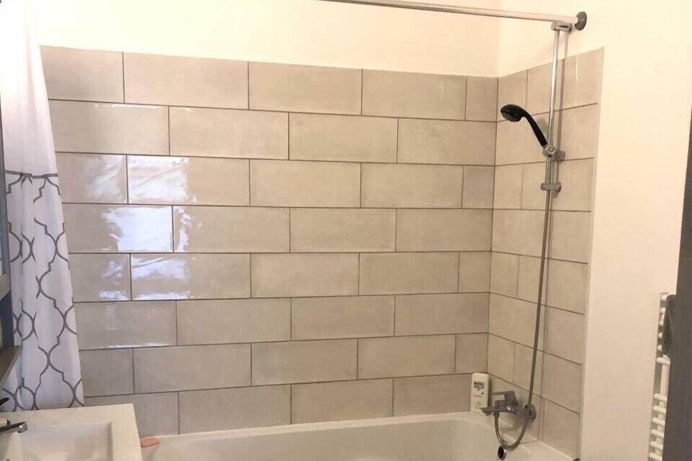 Photo of Bathroom in Monflanquin