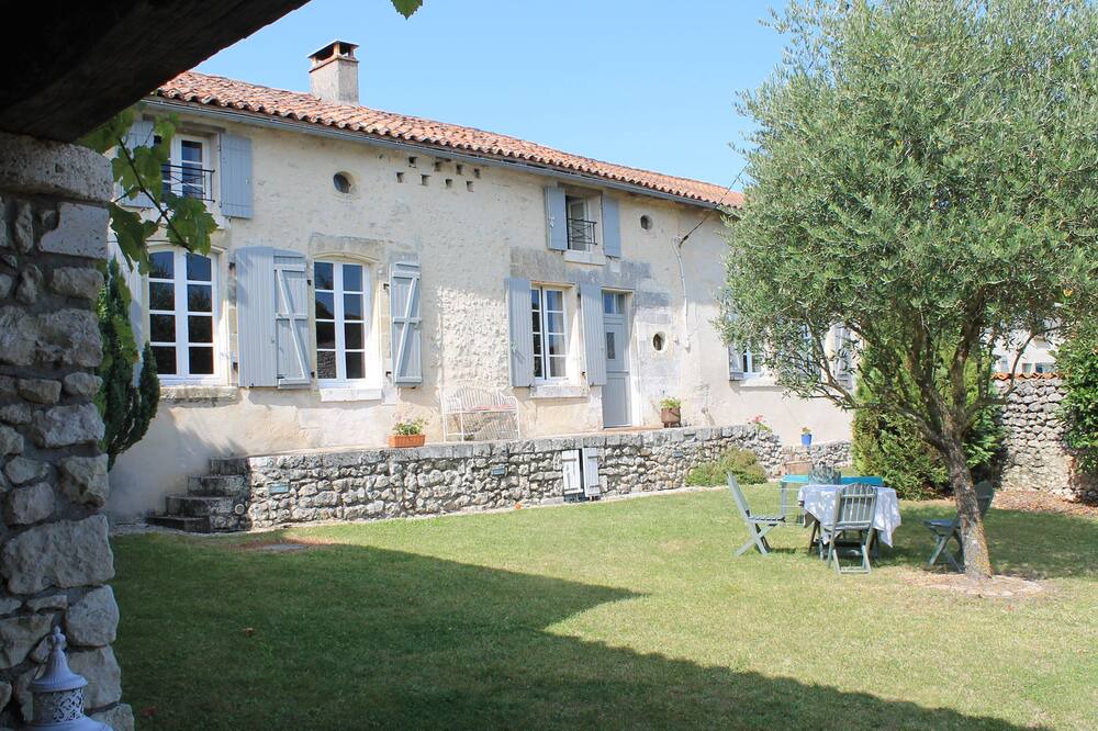 Photo of Outdoor in Montboyer