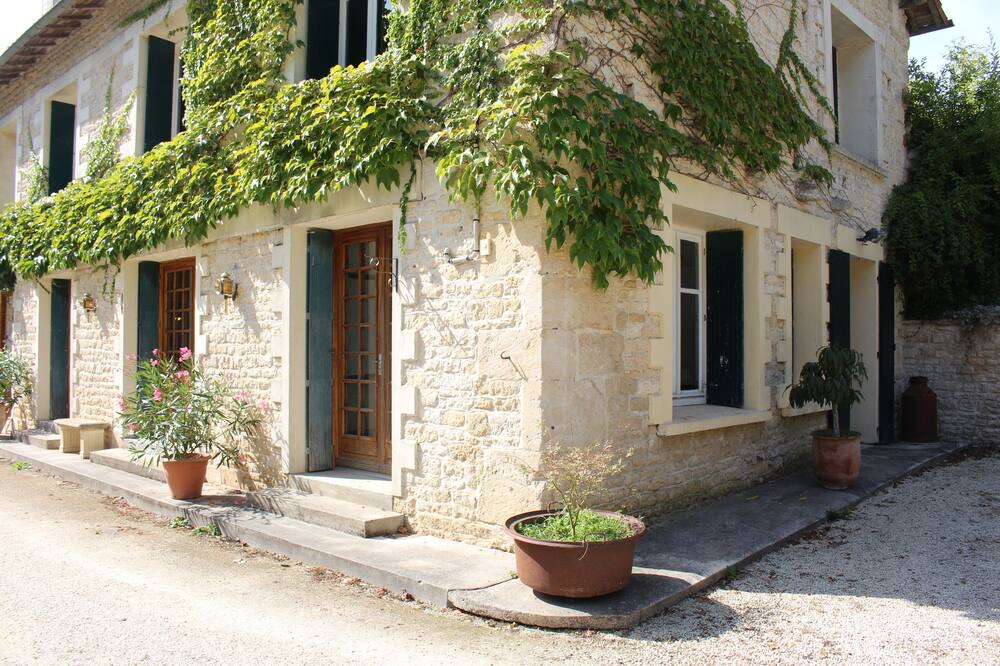 Photo of Outdoor in Tillou