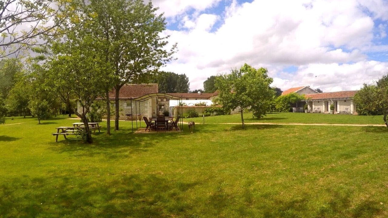 Photo of Outdoor in Saires