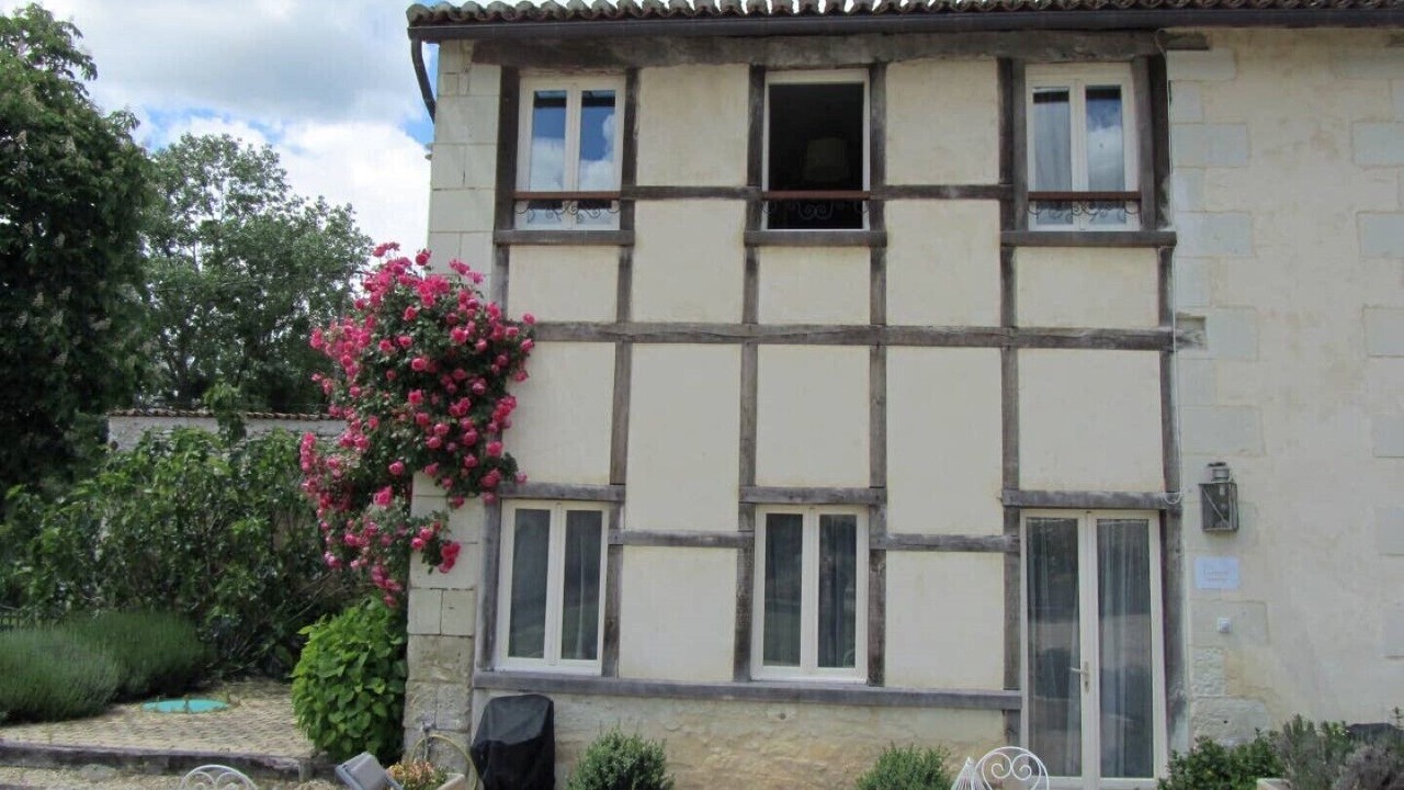 Photo of Outdoor in Saires