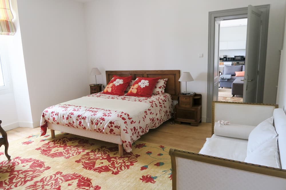 Photo of Bedroom in Carbon-Blanc