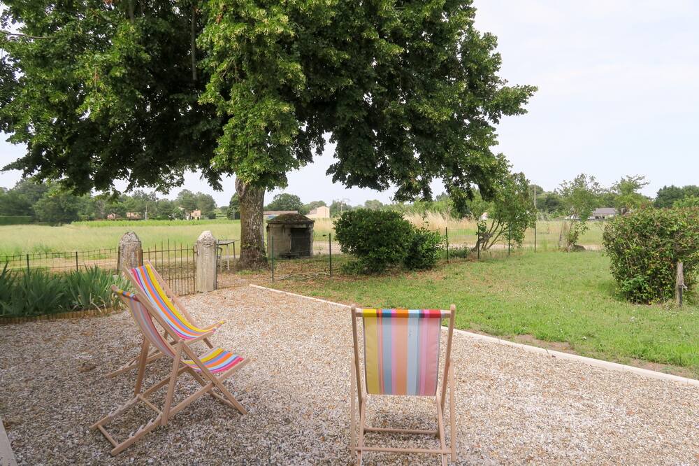 Photo of Outdoor in Carbon-Blanc
