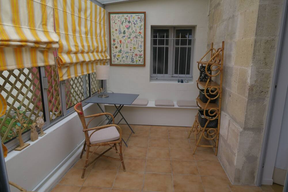 Photo of Patio Balcony in Carbon-Blanc