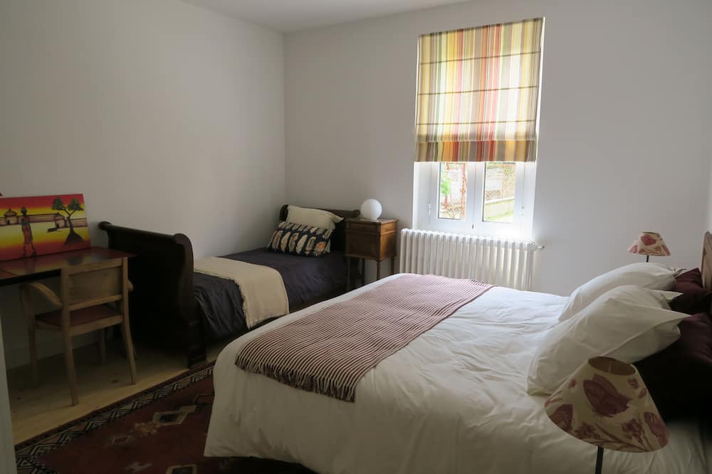 Photo of Bedroom in Carbon-Blanc