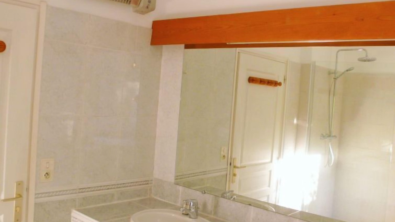 Photo of Bathroom in Saint-Georges-de-Montclard